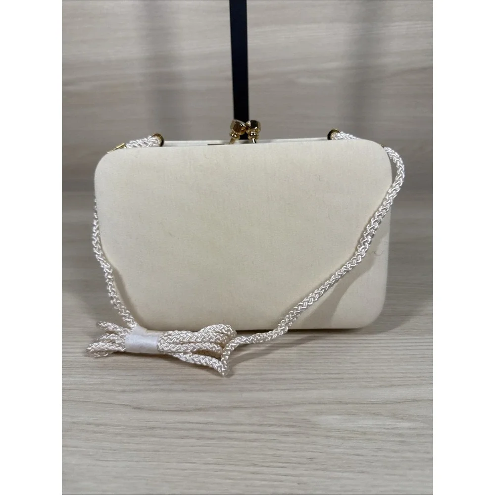 Vintage Tan Satin Kisslock Evening Bag‎ Clutch Purse Gold Tone Kiss Clasp Chain